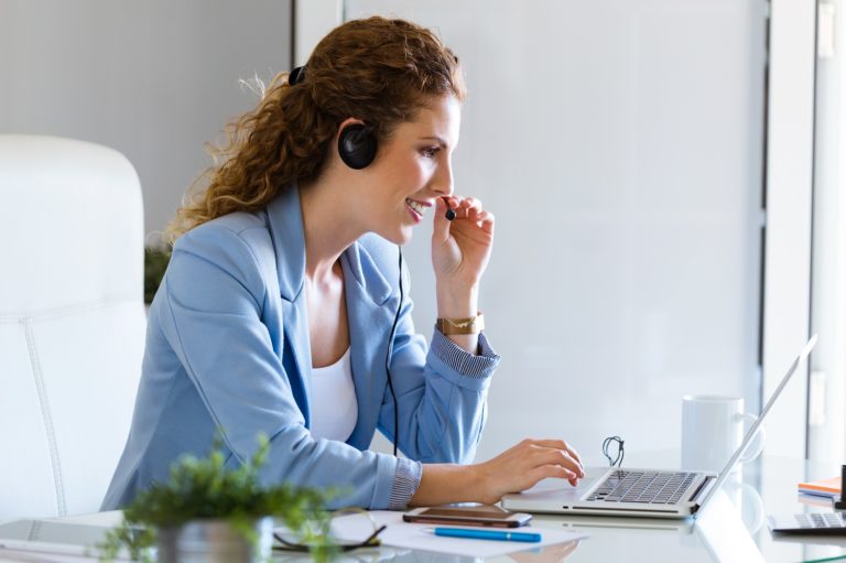 The complete guide to becoming an autonomous omnichannel contact center 1 Omnichannel contact center