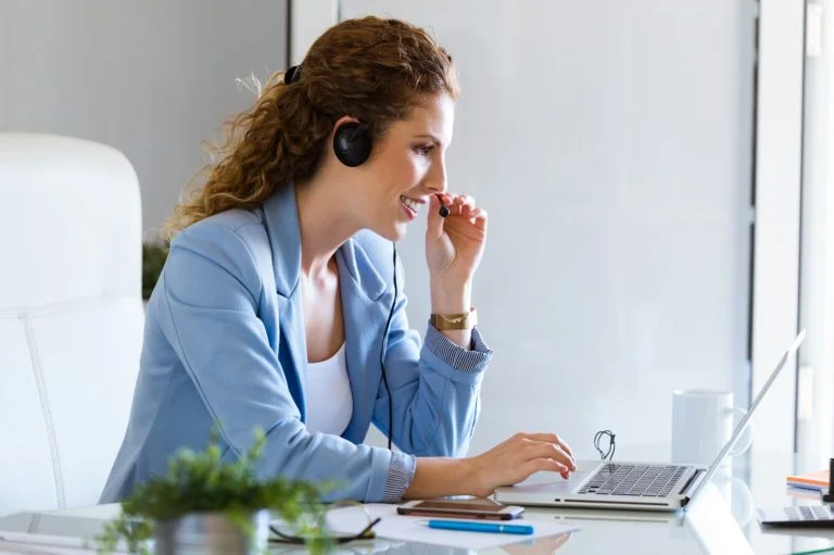 The complete guide to becoming an autonomous omnichannel contact center 1 Omnichannel contact center