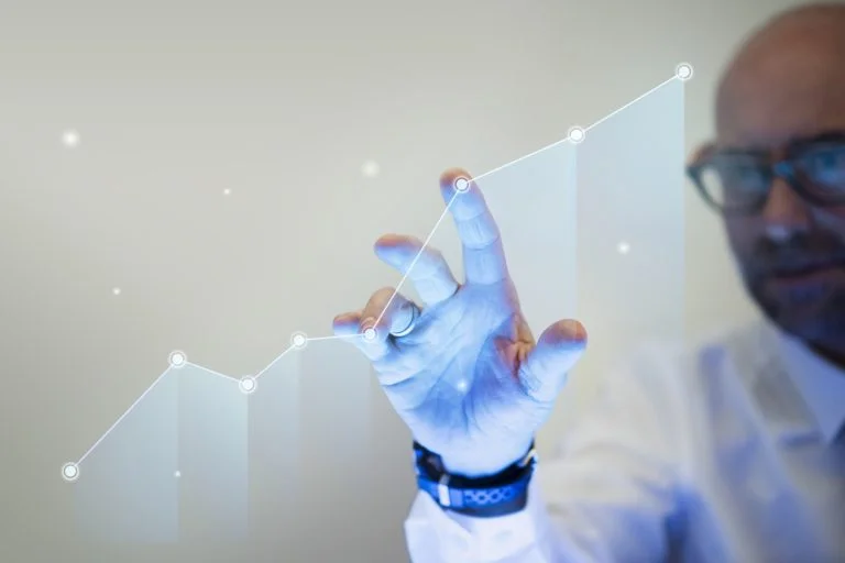 The complete guide to becoming an autonomous omnichannel contact center 2 Omnichannel contact center vs multichannel what’s to gain
